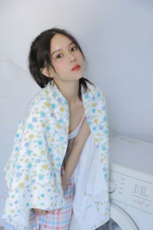 女子裸奔